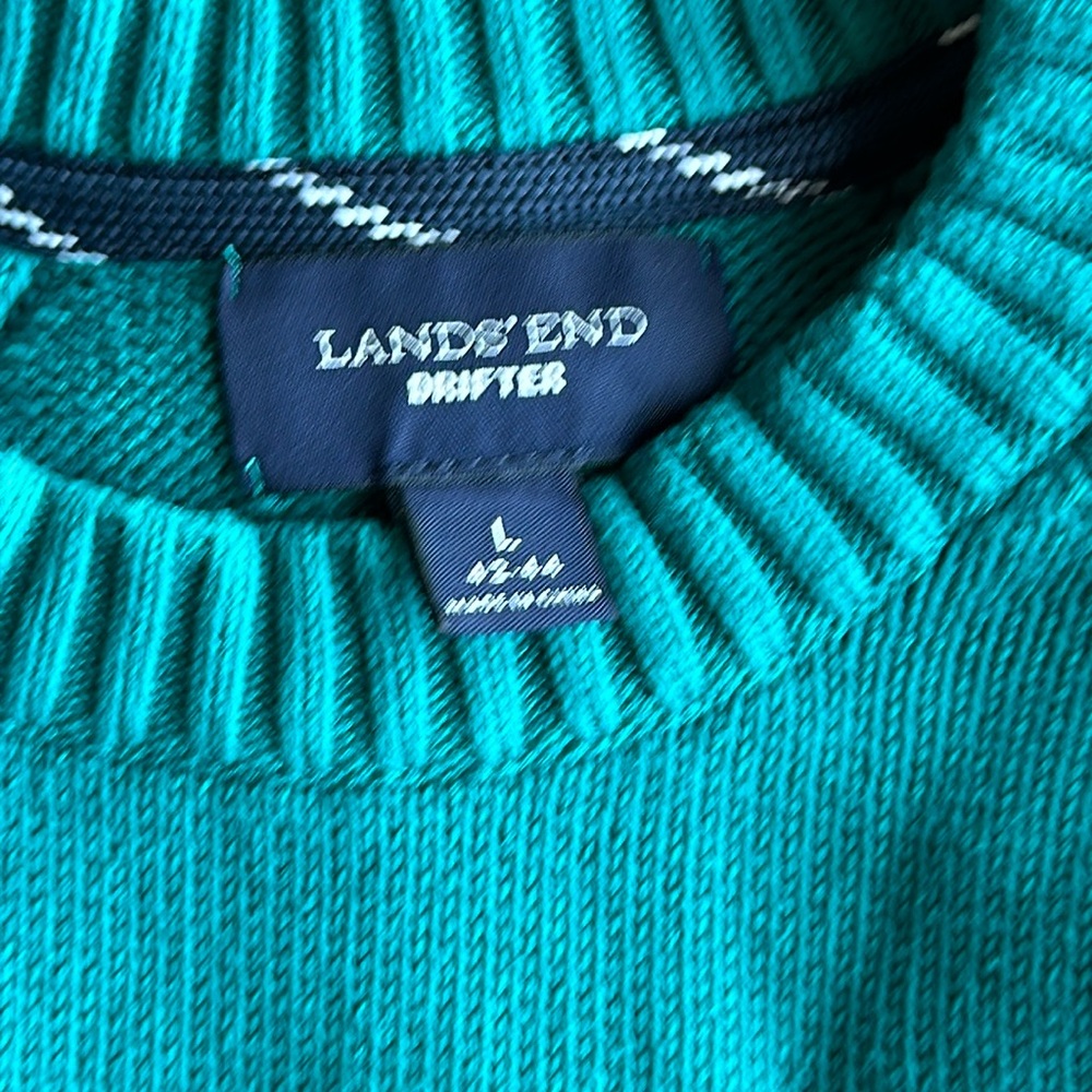 Size large, green, cotton sweater,
Would make a nice seasonal sweater 🎄